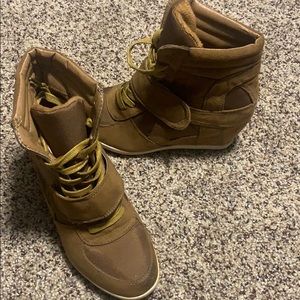 3/$25 Boot sneakers